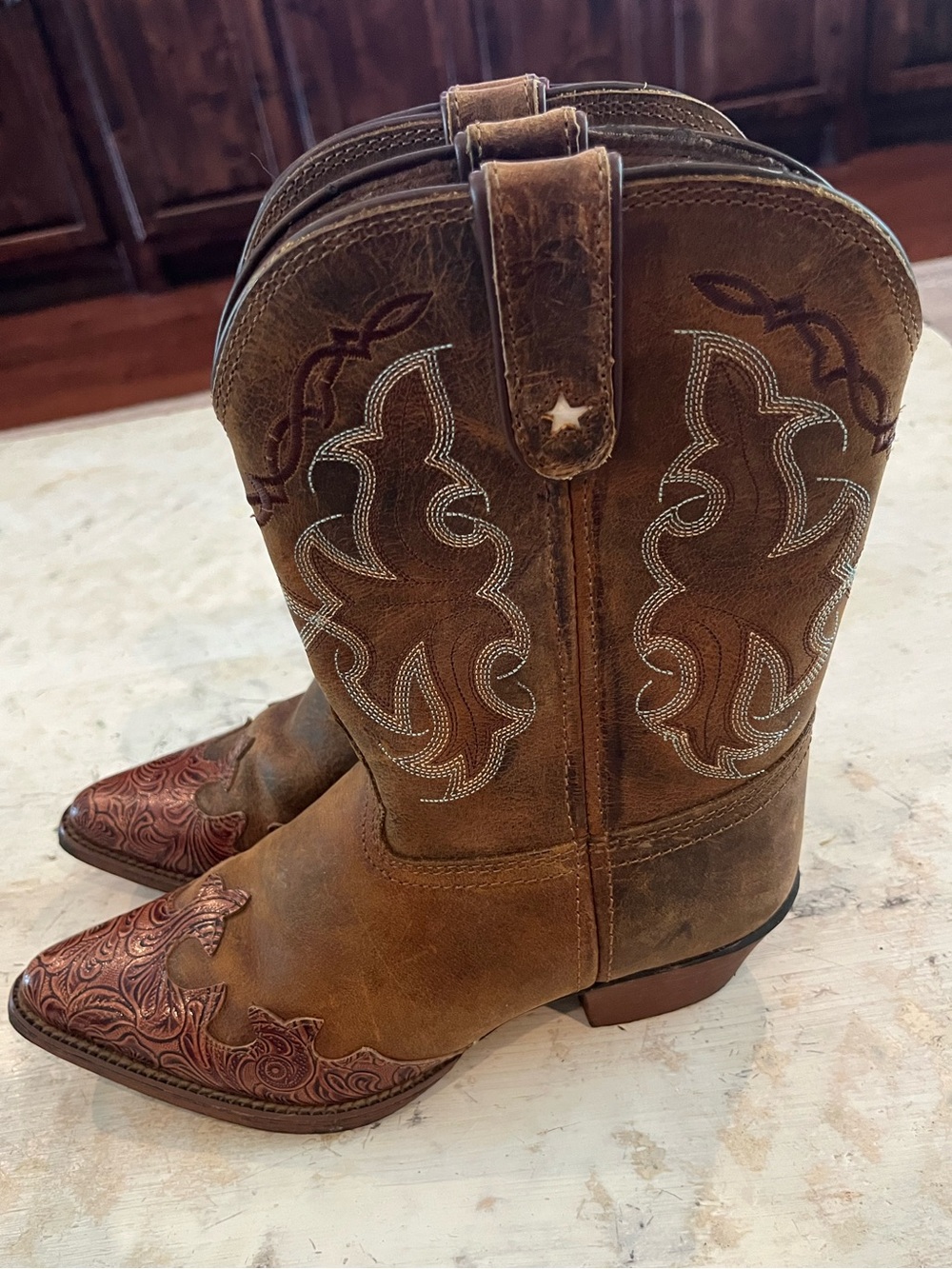 Tony Lama LL301 is a classic, mid-calf western cowboy boot | size 5.5D